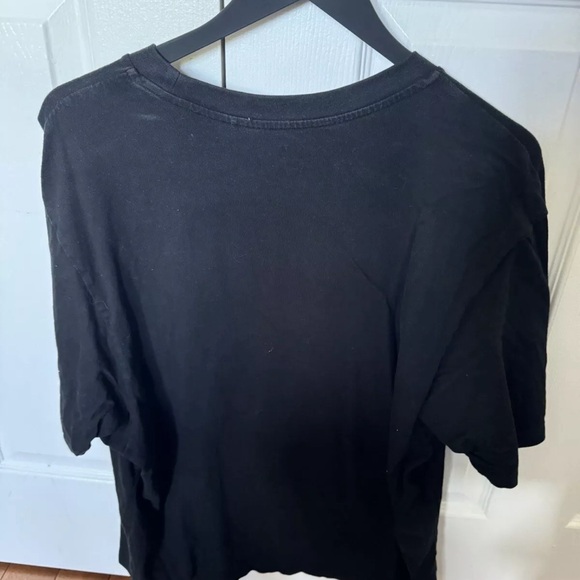 Billie Eilish Black Uniqlo t-shirt size large - Picture 3 of 3